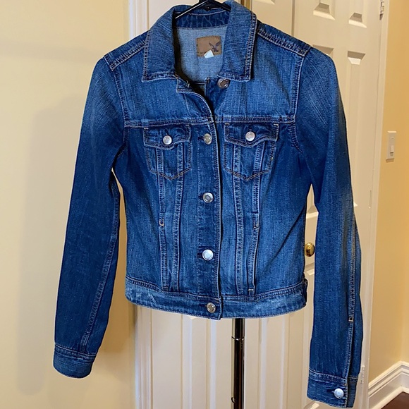 LIKE NEW American Eagle classic blue denim jacket - Picture 3 of 7
